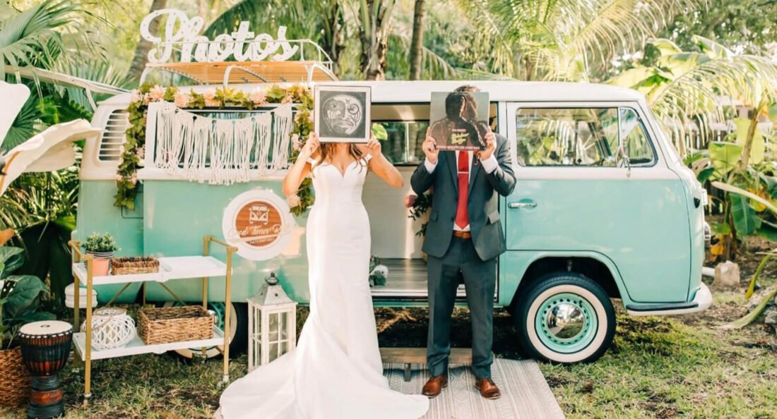 photo booth wedding couples